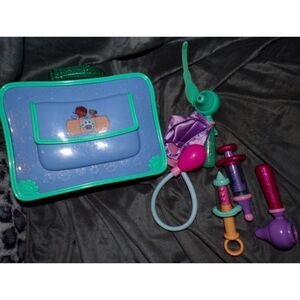 Nickelodeon Doc McStuffins plastic medical bag with equipment